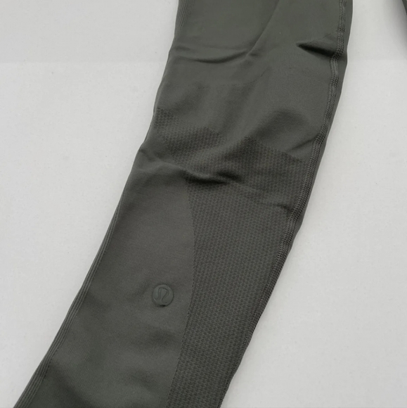 Lululemon Ribbed Yoga Pant - Picture 3 of 9